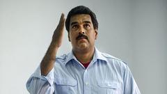 La cara de Maduro 'se aparece' en un cuadro de  Chávez
